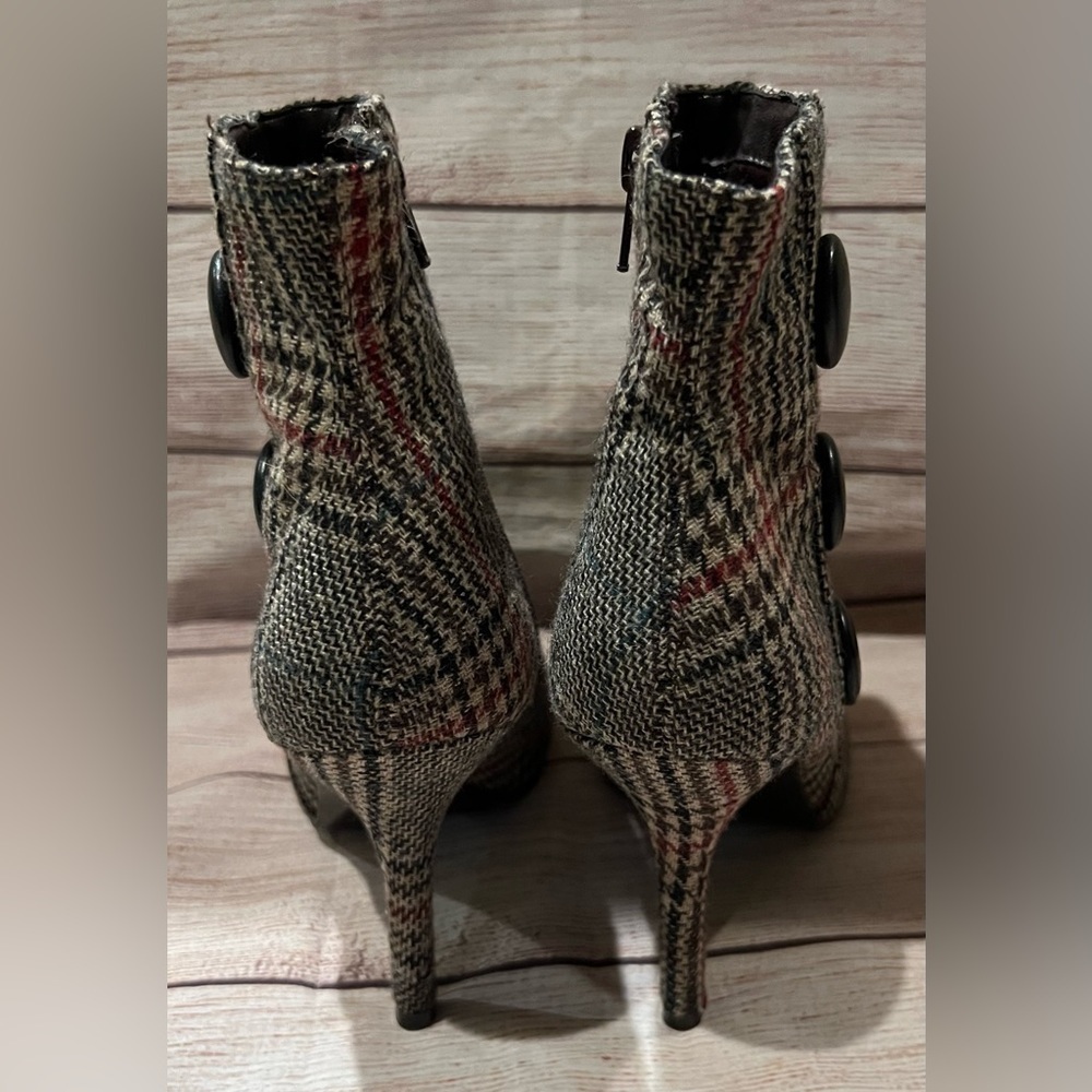 Diba Women's Multi-Color Plaid Ankle Booties Size 6. - Picture 5 of 9
